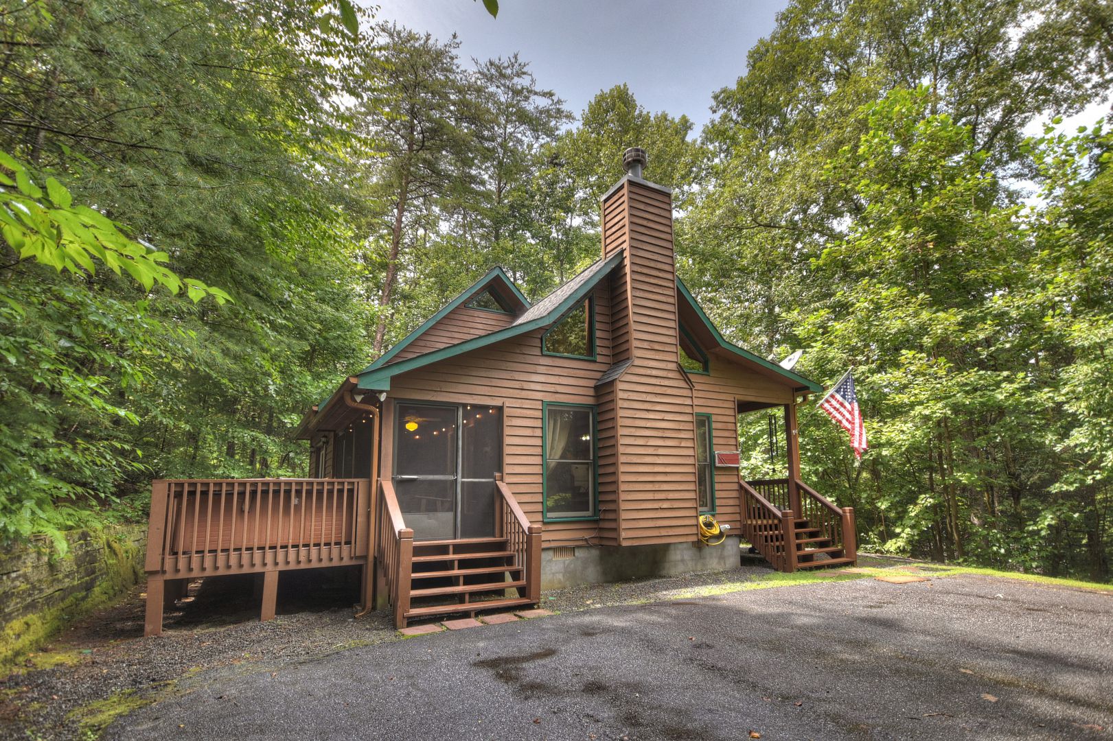 Snuggle Inn Rental Cabin