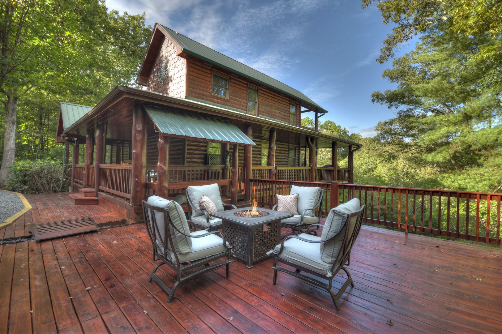 Dancing Bear Retreat Rental Cabin | Cuddle Up Cabin Rentals