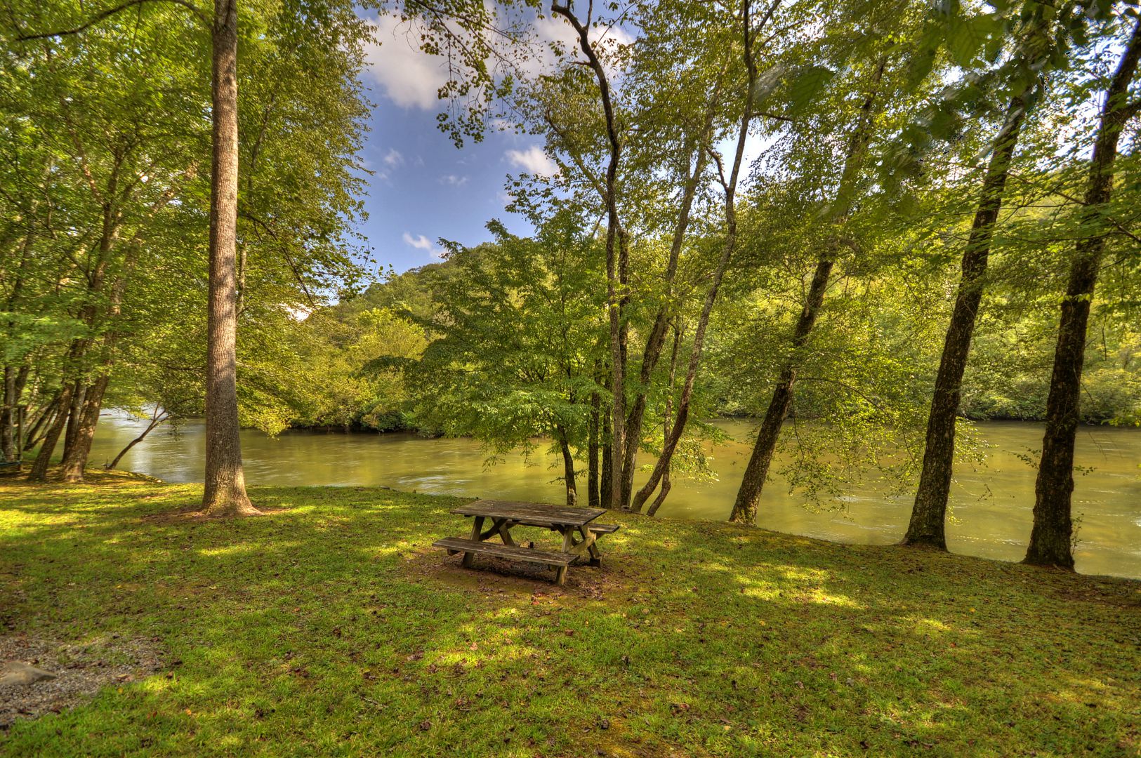 Toccoa River Escape Rental Cabin | Cuddle Up Cabin Rentals